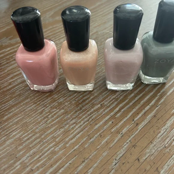 21 bottles Zoya polish-most never opened - Picture 4 of 7